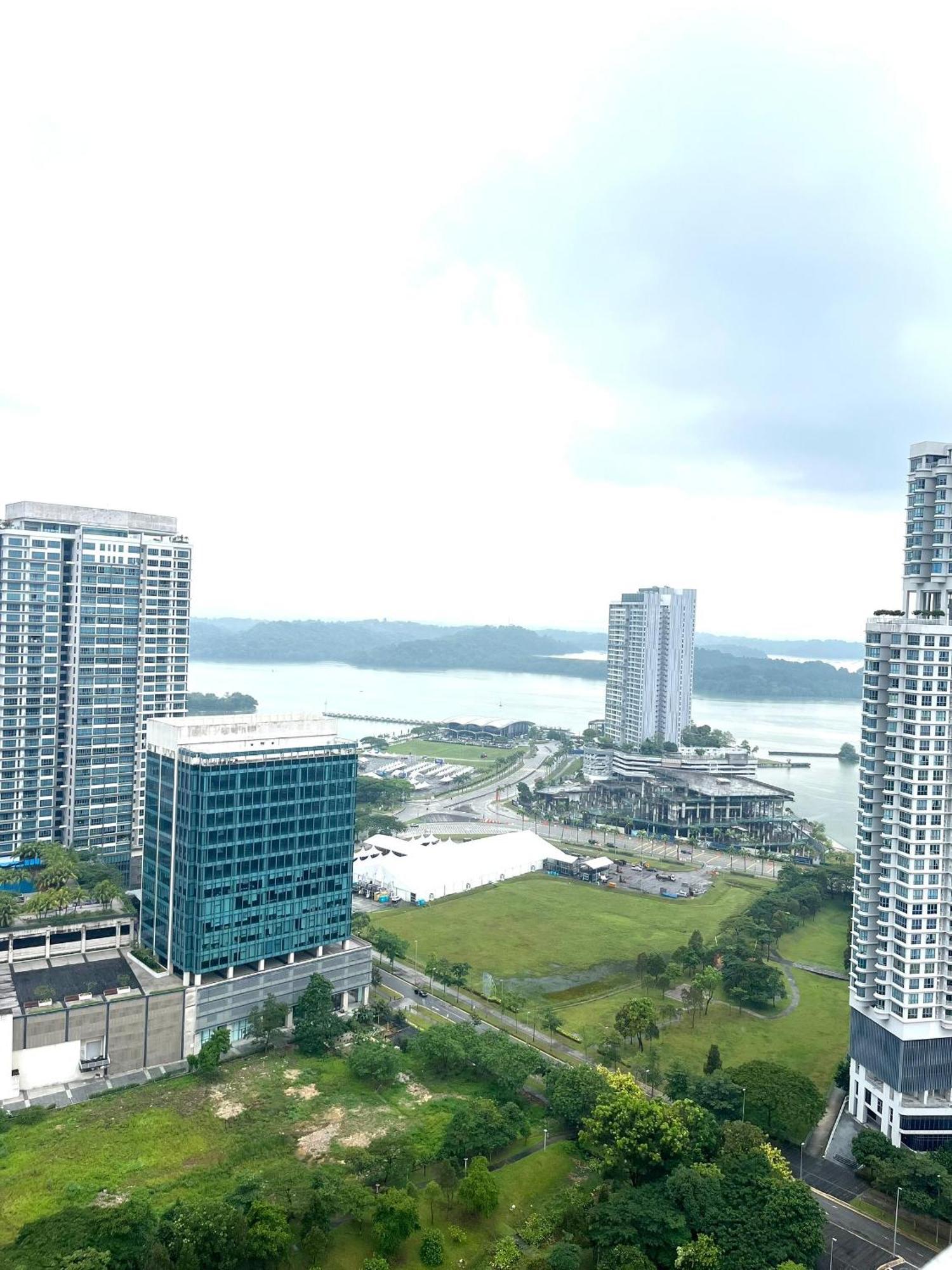 Almas Puteri Harbour Nusajaya Suite Room Exclusive Room 5 Min To Legoaland By Homespace Exterior foto